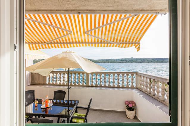 Apartment Masa Pirovac Eksteriør billede