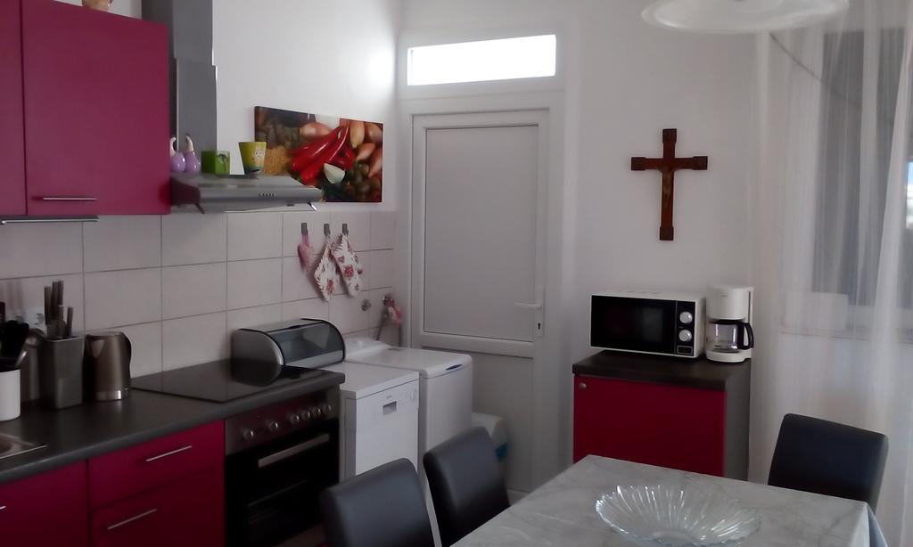Apartment Masa Pirovac Eksteriør billede